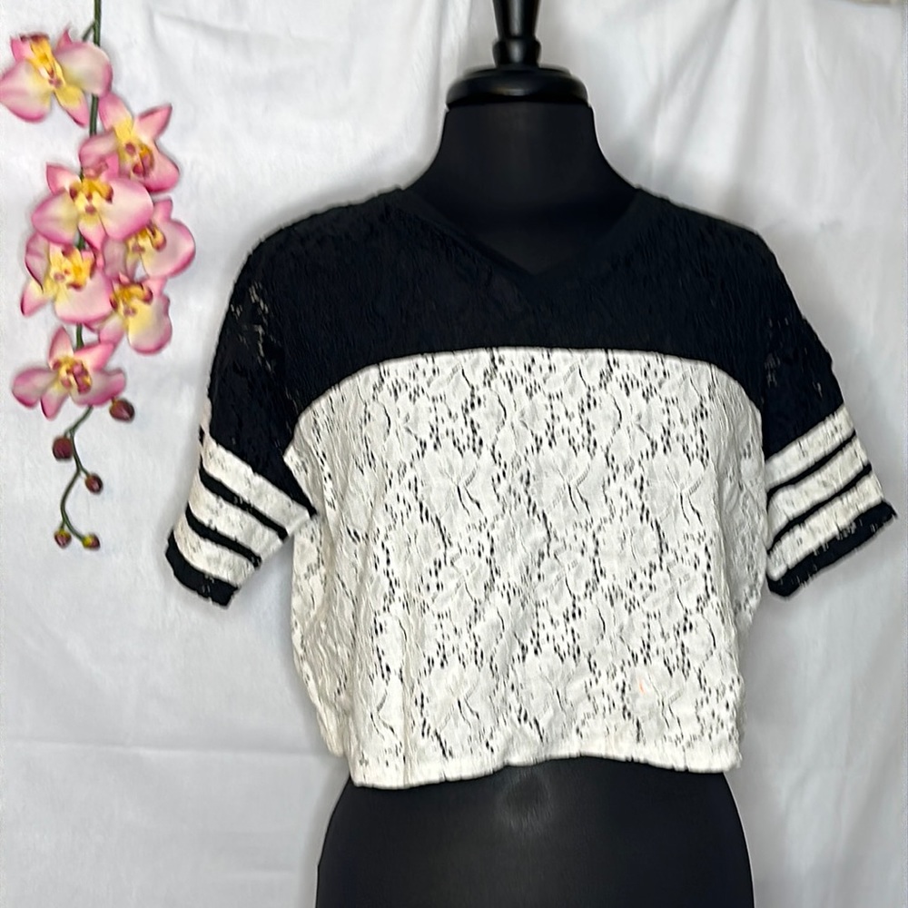 Mossimo Supply Co. Black & White Lace V-Neck Crop Top